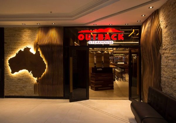 Outback expande presença na Bahia com inauguração de nova unidade no Shopping Paralela, em julho
