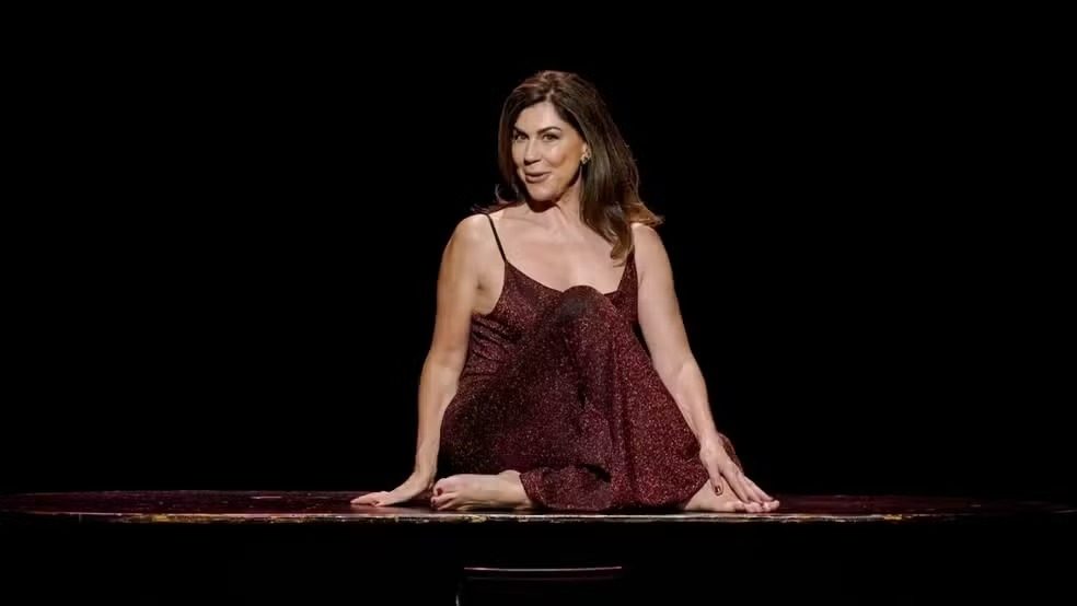 Angela Dippe apresenta o monólogo "Da Puberdade à Menopausa" em Salvador