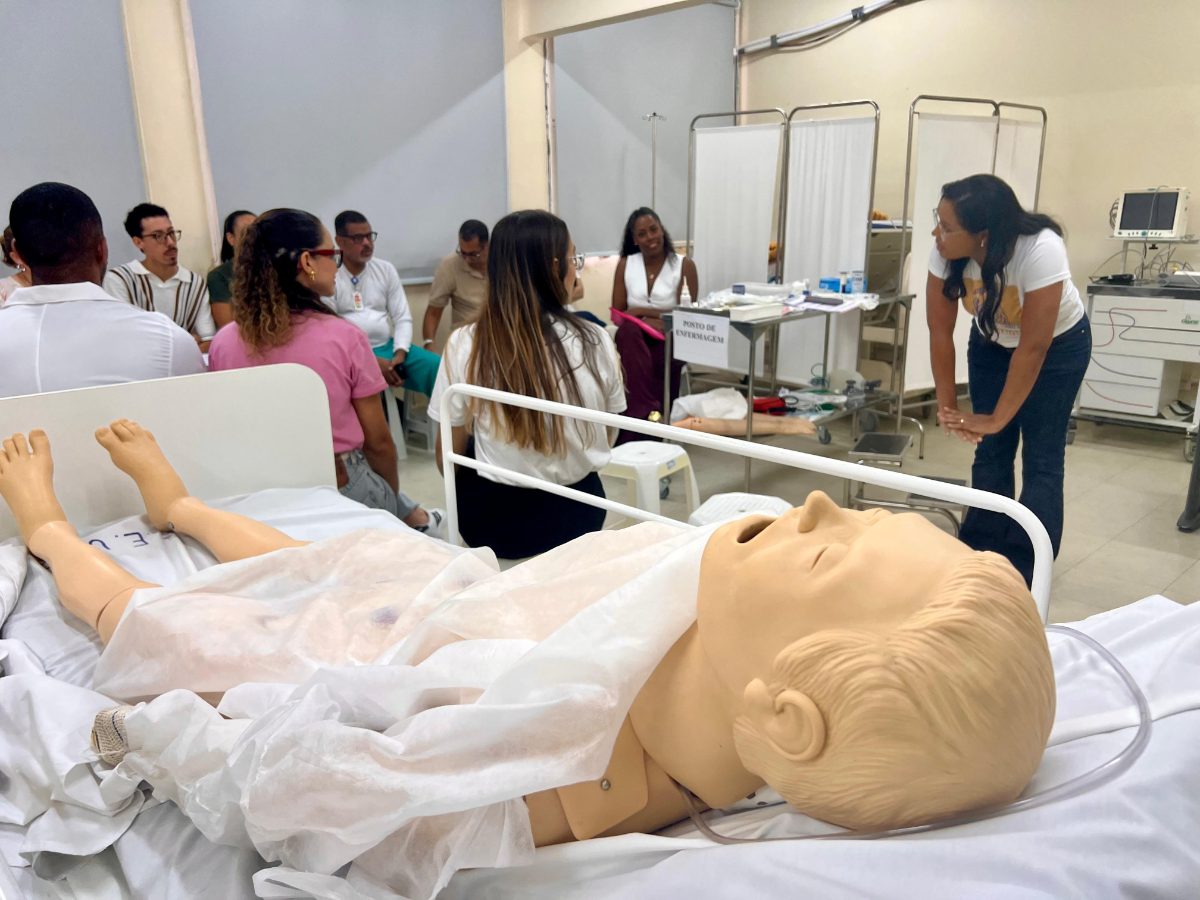 Escola de Enfermagem da UFBA e Hospital de Brotas firmam parceria para reciclagem técnica de profissionais de enfermagem