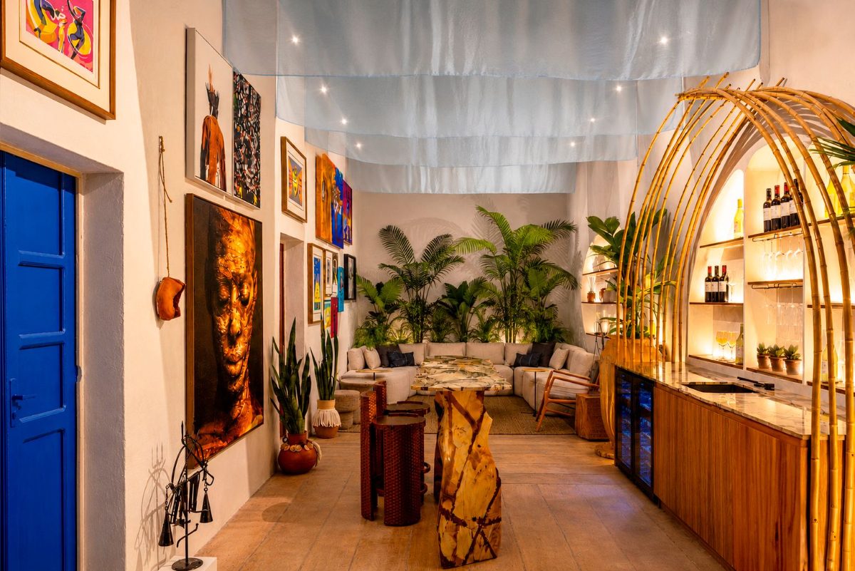 Lounge na CASACOR Bahia reúne vivências afrodiaspóricas das arquitetas Dayse Pellegrini e Michele Wharton
