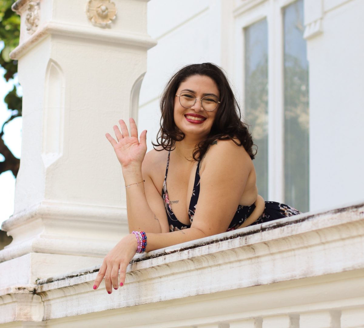 Escritora baiana Sarah Oliveira lança romance "A Luz Que Vi em Você" durante a Bienal do Livro de São Paulo