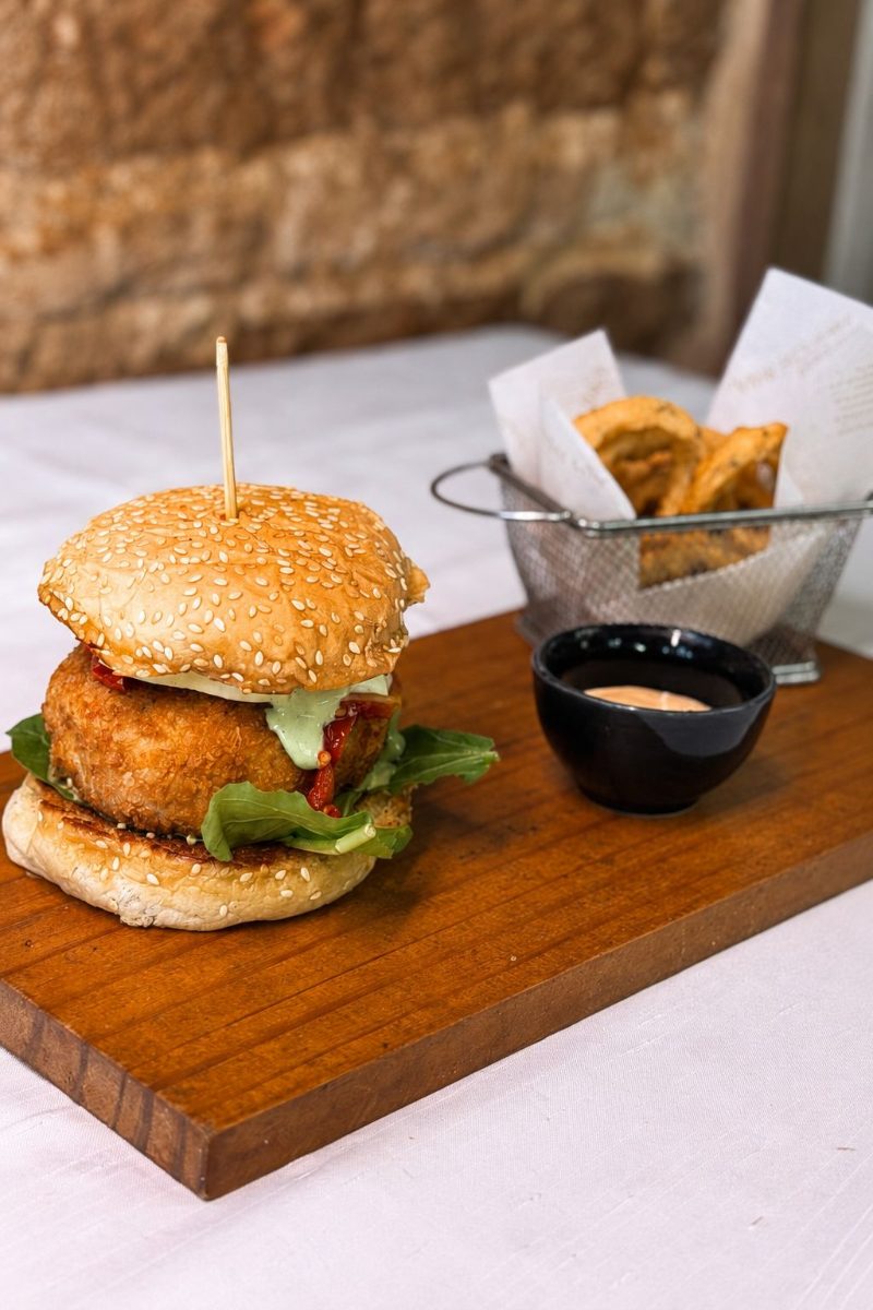 Vini Figueira Mar leva sabores do mar e da Bahia ao Salvador Burger Gourmet 2026