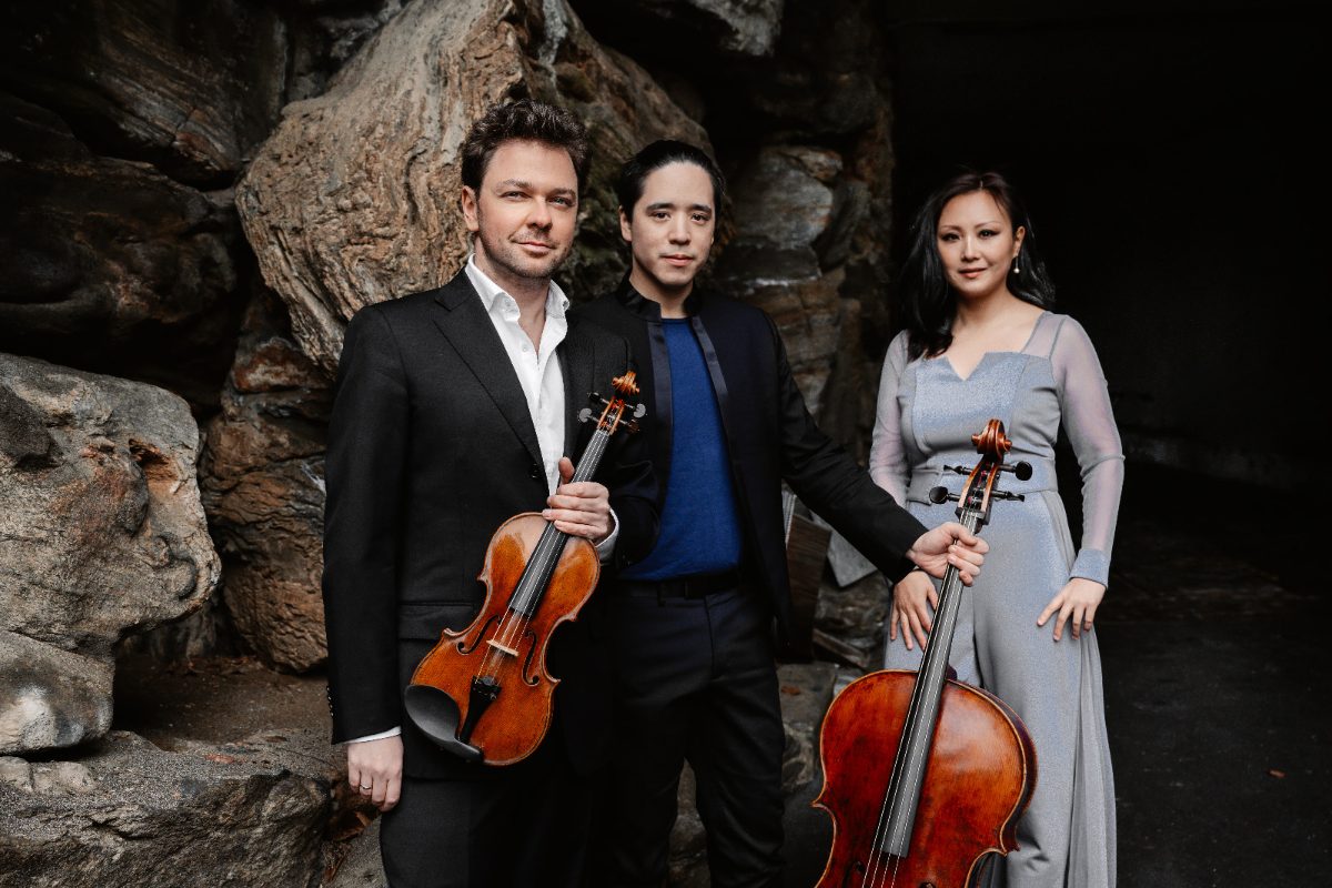 Trio Sitkovetsky leva música de câmara internacional ao Teatro Castro Alves
